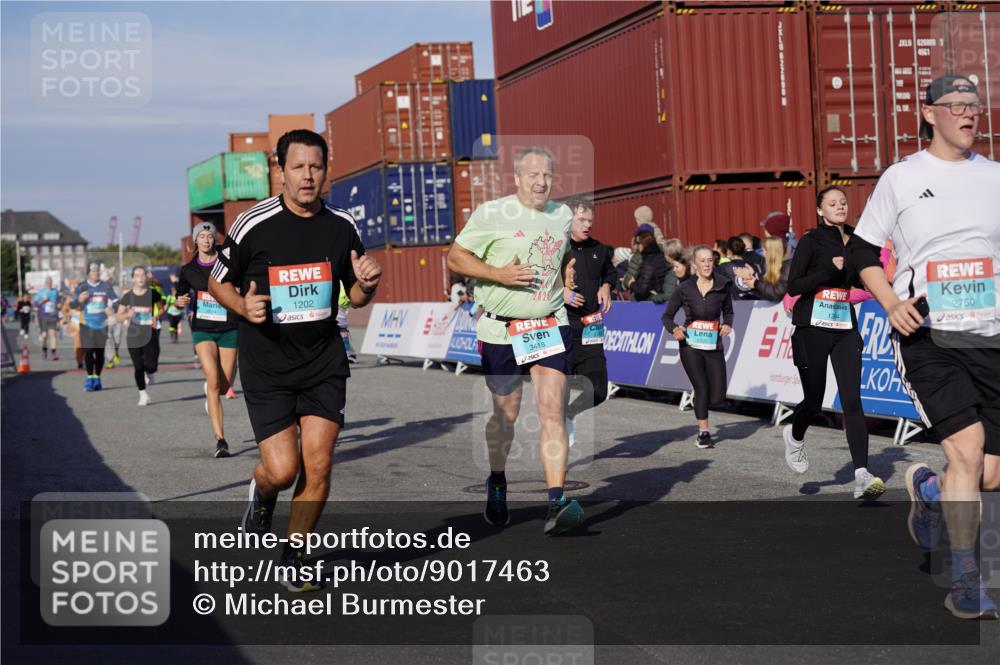 03.10.2025 - Köhlbrandbrückenlauf Michael Burmester http://msf.ph/oto/9017463 03.10.2025 10:16:50 Ziel 1179, 1202, 1204, 1303, 1304, 1322, 1708, 1720, 1760, 1938, 2038, 2514, 2750, 2965, 3125, 3416, 3779 meine-sportfotos.de