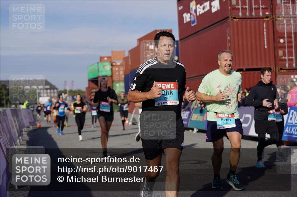 03.10.2025 - Köhlbrandbrückenlauf Michael Burmester http://msf.ph/oto/9017467 03.10.2025 10:16:51 Ziel 1179, 1202, 1204, 1303, 1304, 1322, 1548, 1549, 1720, 1760, 1938, 2038, 2514, 2750, 2965, 3125, 3416, 3779 meine-sportfotos.de