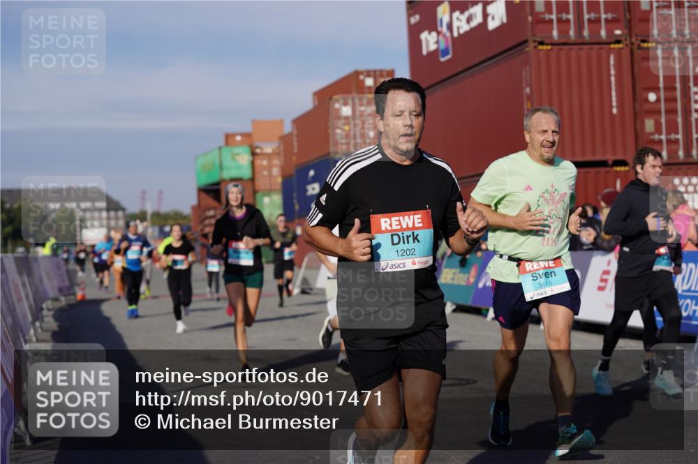 03.10.2025 - Köhlbrandbrückenlauf Michael Burmester http://msf.ph/oto/9017471 03.10.2025 10:16:51 Ziel 1179, 1202, 1204, 1303, 1304, 1322, 1548, 1549, 1720, 1760, 1938, 2038, 2514, 2750, 2965, 3125, 3416, 3779 meine-sportfotos.de
