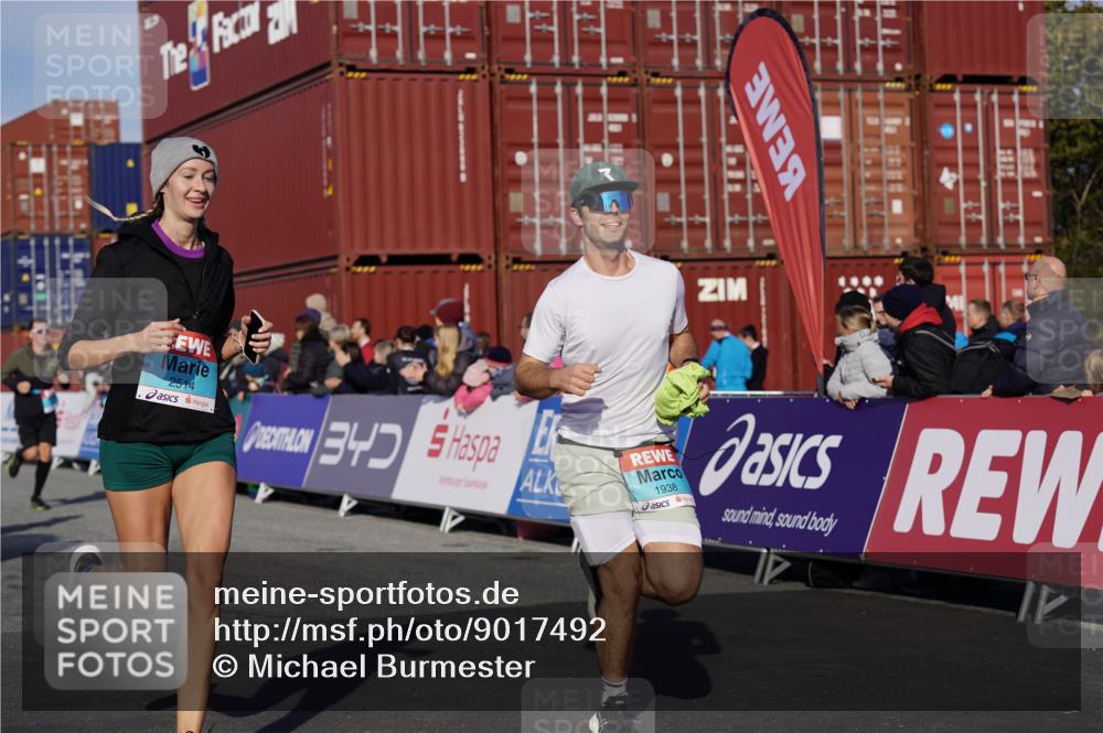 03.10.2025 - Köhlbrandbrückenlauf Michael Burmester http://msf.ph/oto/9017492 03.10.2025 10:16:53 Ziel 1179, 1202, 1204, 1288, 1289, 1322, 1548, 1549, 1720, 1760, 1938, 2038, 2514, 2750, 2965, 3125, 3416, 3779 meine-sportfotos.de