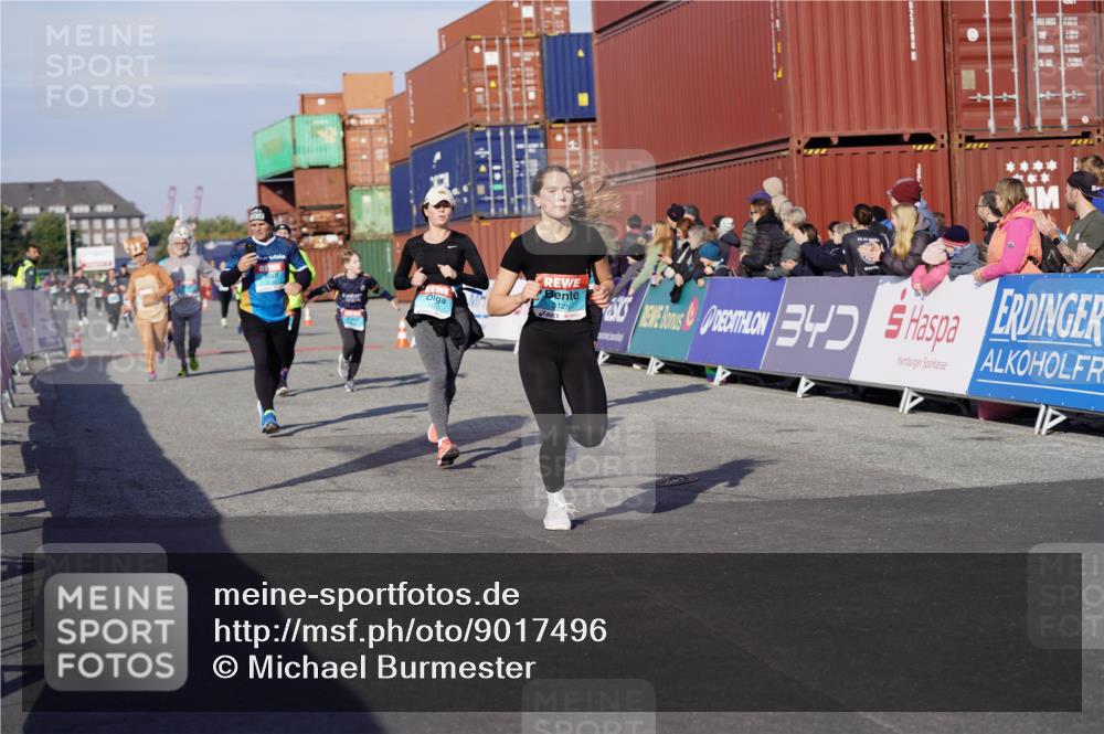 03.10.2025 - Köhlbrandbrückenlauf Michael Burmester http://msf.ph/oto/9017496 03.10.2025 10:16:54 Ziel 1179, 1202, 1204, 1288, 1289, 1548, 1549, 1720, 1760, 1938, 2038, 2514, 2750, 2965, 3125, 3416, 3779 meine-sportfotos.de