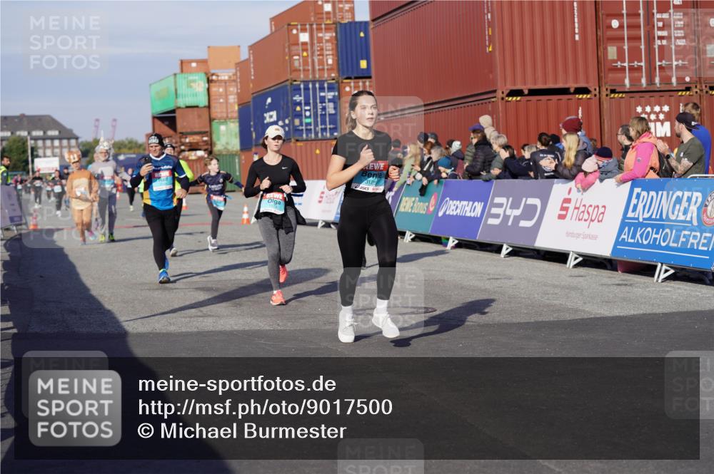 03.10.2025 - Köhlbrandbrückenlauf Michael Burmester http://msf.ph/oto/9017500 03.10.2025 10:16:54 Ziel 1179, 1202, 1204, 1288, 1289, 1548, 1549, 1720, 1760, 1938, 2038, 2514, 2750, 2965, 3125, 3416, 3779 meine-sportfotos.de