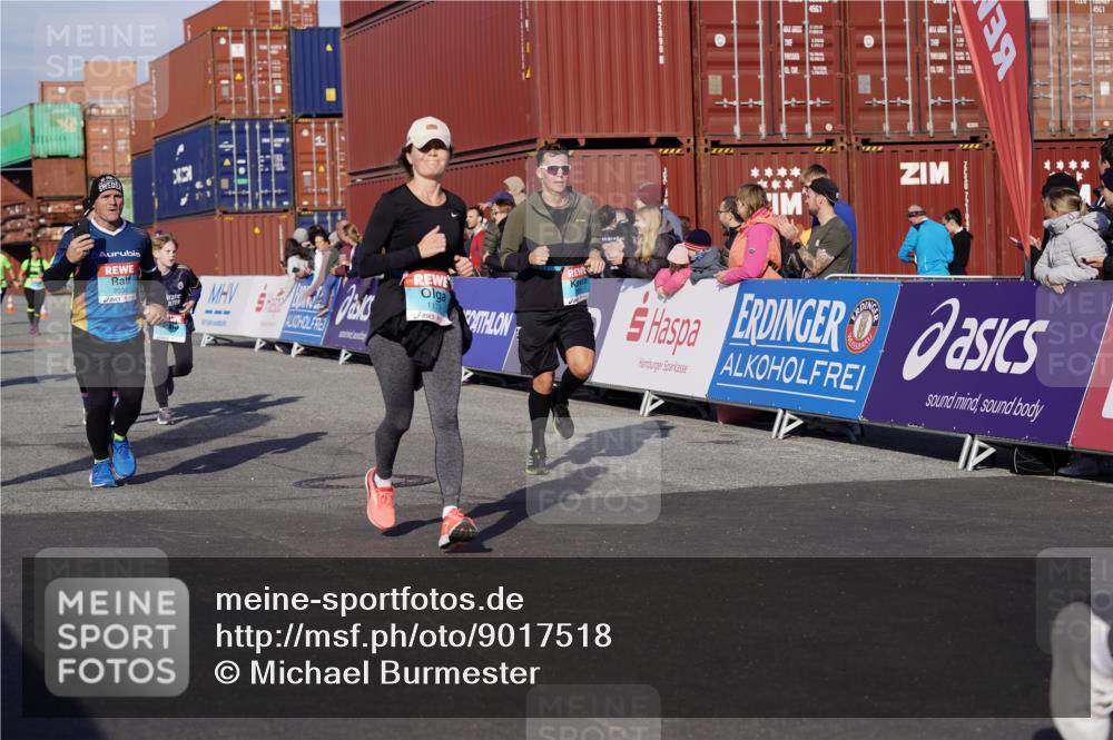 03.10.2025 - Köhlbrandbrückenlauf Michael Burmester http://msf.ph/oto/9017518 03.10.2025 10:16:56 Ziel 1179, 1204, 1288, 1289, 1548, 1549, 1720, 1760, 1809, 1938, 2038, 2514, 2965, 3125 meine-sportfotos.de