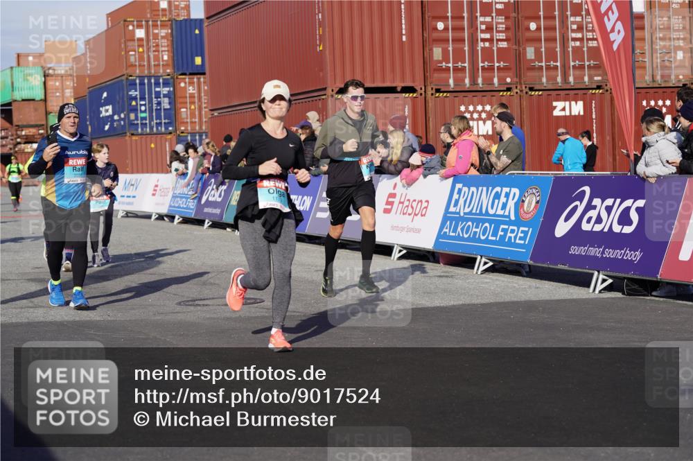 03.10.2025 - Köhlbrandbrückenlauf Michael Burmester http://msf.ph/oto/9017524 03.10.2025 10:16:56 Ziel 1179, 1204, 1288, 1289, 1548, 1549, 1720, 1760, 1809, 1938, 2038, 2514, 2965, 3125 meine-sportfotos.de