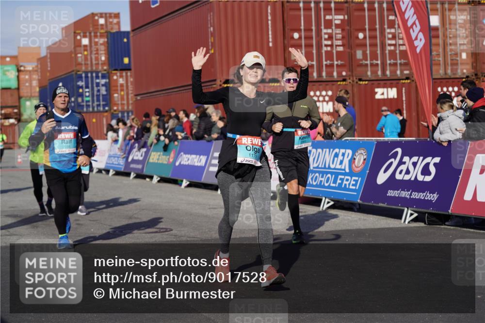 03.10.2025 - Köhlbrandbrückenlauf Michael Burmester http://msf.ph/oto/9017528 03.10.2025 10:16:56 Ziel 1179, 1204, 1288, 1289, 1548, 1549, 1720, 1760, 1809, 1938, 2038, 2514, 2965, 3125 meine-sportfotos.de