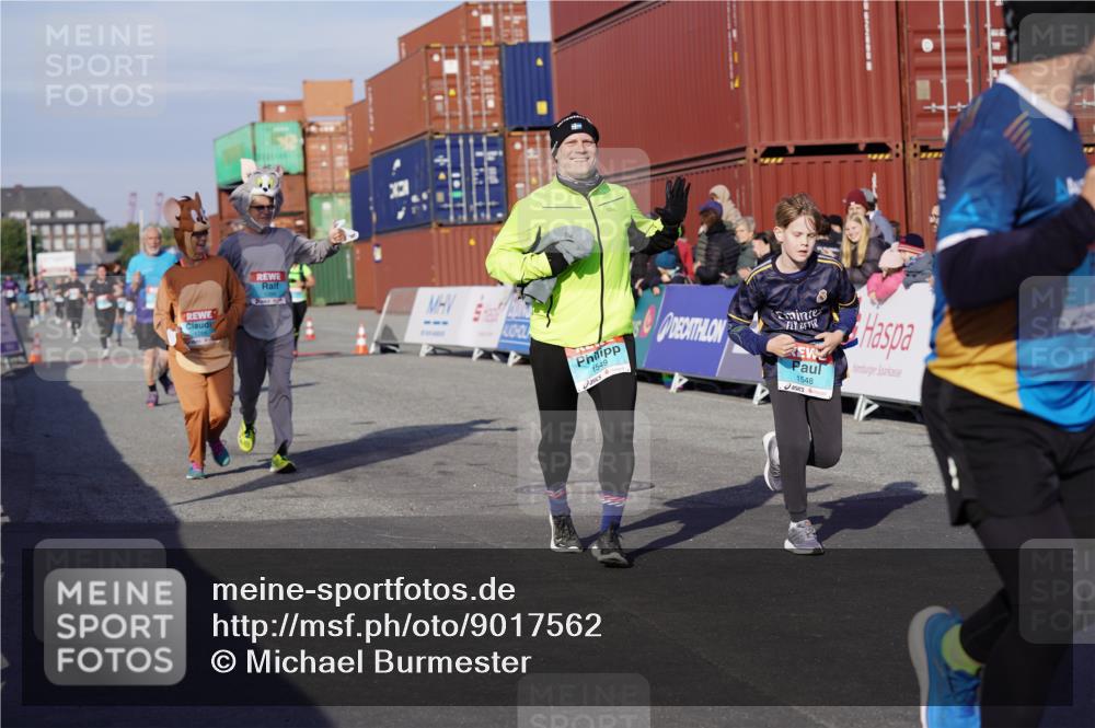 03.10.2025 - Köhlbrandbrückenlauf Michael Burmester http://msf.ph/oto/9017562 03.10.2025 10:16:58 Ziel 1179, 1288, 1289, 1548, 1549, 1809, 1938, 2038, 2514, 2965, 3125 meine-sportfotos.de