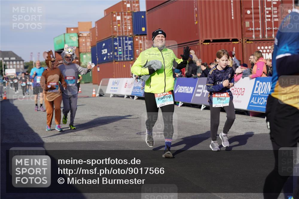 03.10.2025 - Köhlbrandbrückenlauf Michael Burmester http://msf.ph/oto/9017566 03.10.2025 10:16:58 Ziel 1179, 1288, 1289, 1548, 1549, 1809, 1938, 2038, 2514, 2965, 3125 meine-sportfotos.de