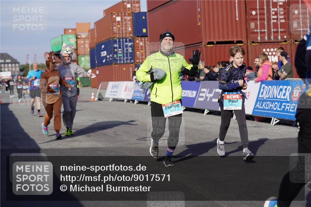 03.10.2025 - Köhlbrandbrückenlauf Michael Burmester http://msf.ph/oto/9017571 03.10.2025 10:16:58 Ziel 1179, 1288, 1289, 1548, 1549, 1809, 1938, 2038, 2514, 2965, 3125 meine-sportfotos.de