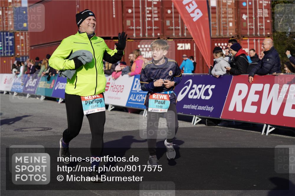 03.10.2025 - Köhlbrandbrückenlauf Michael Burmester http://msf.ph/oto/9017575 03.10.2025 10:16:59 Ziel 1179, 1288, 1289, 1548, 1549, 1809, 1956, 2038, 2089, 2965, 3125 meine-sportfotos.de