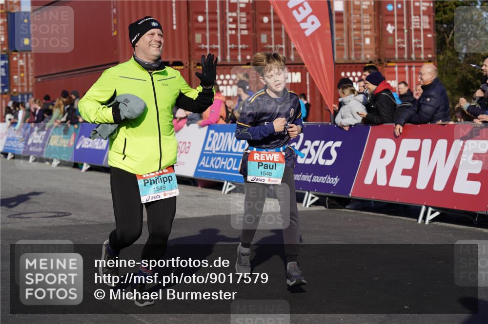 03.10.2025 - Köhlbrandbrückenlauf Michael Burmester http://msf.ph/oto/9017579 03.10.2025 10:16:59 Ziel 1179, 1288, 1289, 1548, 1549, 1809, 1956, 2038, 2089, 2965, 3125 meine-sportfotos.de