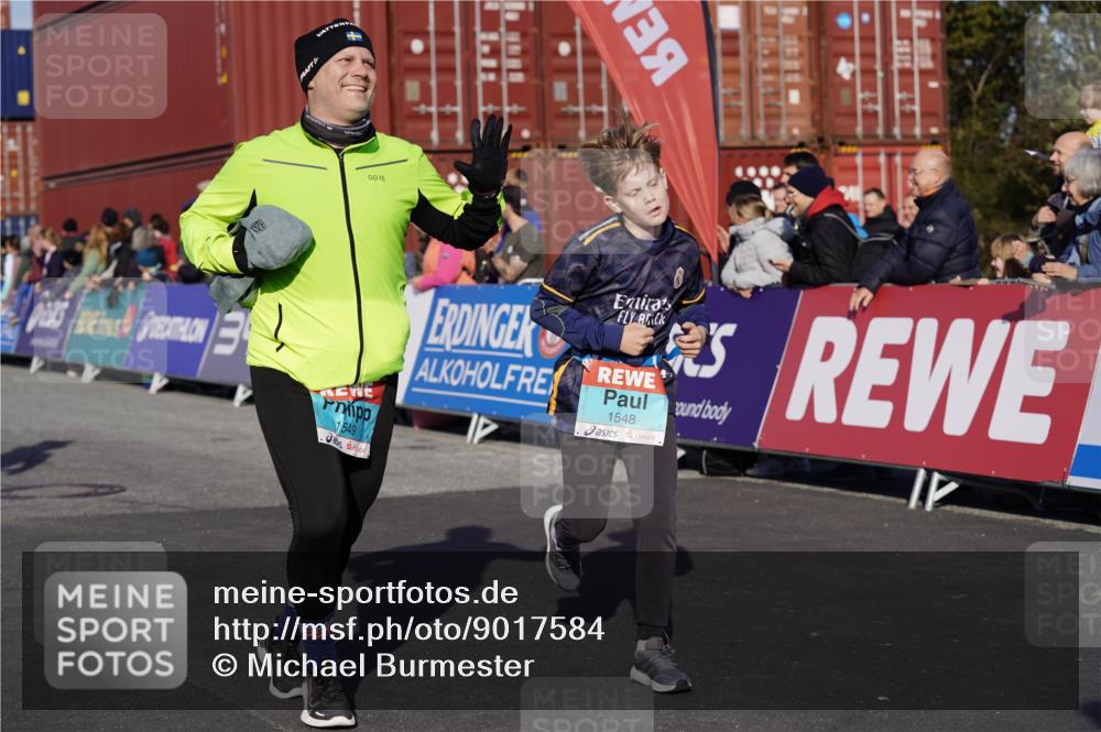 03.10.2025 - Köhlbrandbrückenlauf Michael Burmester http://msf.ph/oto/9017584 03.10.2025 10:16:59 Ziel 1179, 1288, 1289, 1548, 1549, 1809, 1956, 2038, 2089, 2965, 3125 meine-sportfotos.de