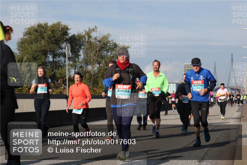 03.10.2025 - Köhlbrandbrückenlauf Luisa Fischer http://msf.ph/oto/9017603 03.10.2025 11:04:25 Position 3 3215, 2918, 2415, 917, 698, 3509 meine-sportfotos.de