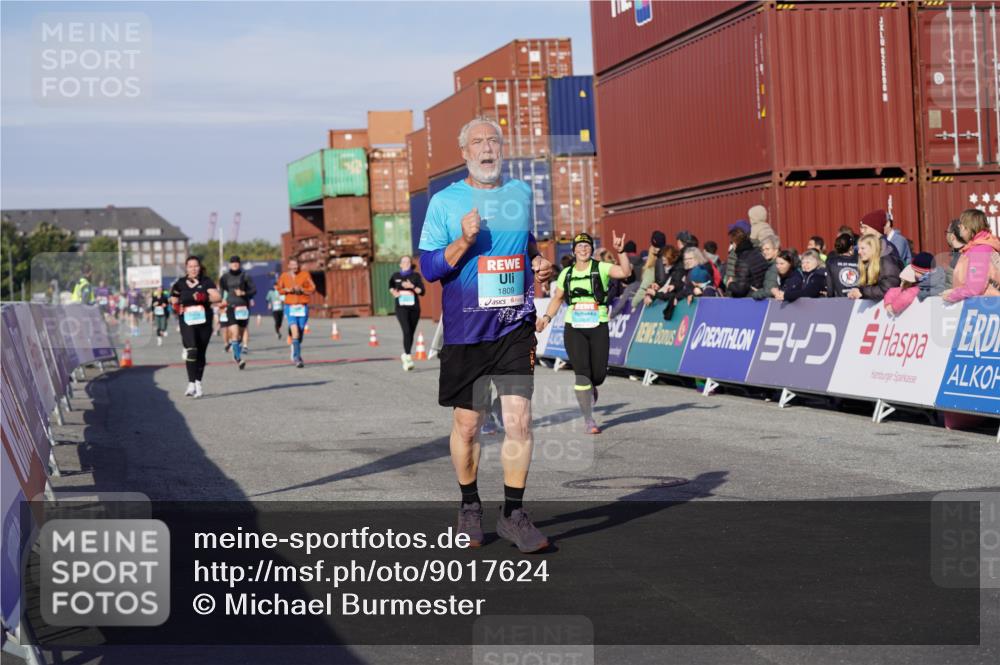 03.10.2025 - Köhlbrandbrückenlauf Michael Burmester http://msf.ph/oto/9017624 03.10.2025 10:17:03 Ziel 1031, 1288, 1289, 1548, 1549, 1807, 1809, 1956, 2089, 3281, 3765 meine-sportfotos.de
