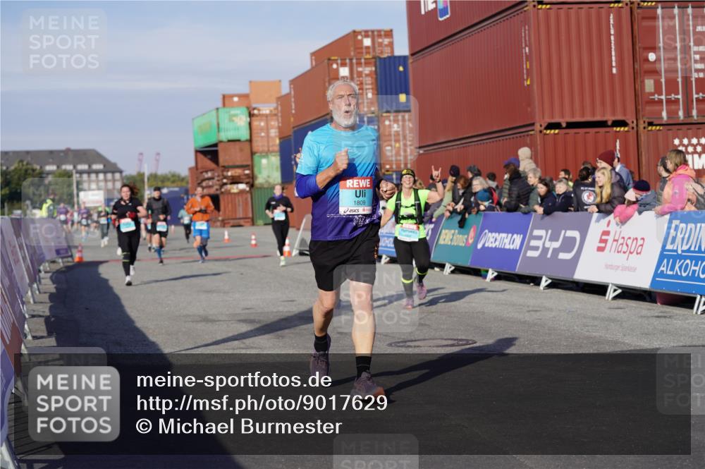 03.10.2025 - Köhlbrandbrückenlauf Michael Burmester http://msf.ph/oto/9017629 03.10.2025 10:17:03 Ziel 1031, 1288, 1289, 1548, 1549, 1807, 1809, 1956, 2089, 3281, 3765 meine-sportfotos.de