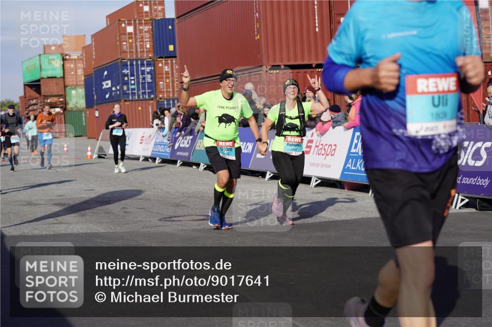 03.10.2025 - Köhlbrandbrückenlauf Michael Burmester http://msf.ph/oto/9017641 03.10.2025 10:17:05 Ziel 1031, 1807, 1809, 1956, 2089, 3281, 3557, 3765 meine-sportfotos.de
