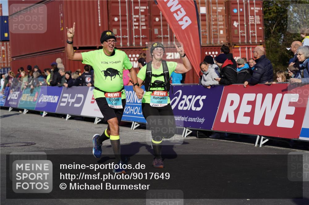 03.10.2025 - Köhlbrandbrückenlauf Michael Burmester http://msf.ph/oto/9017649 03.10.2025 10:17:06 Ziel 1031, 1807, 1809, 1956, 2089, 2974, 3281, 3557, 3765 meine-sportfotos.de
