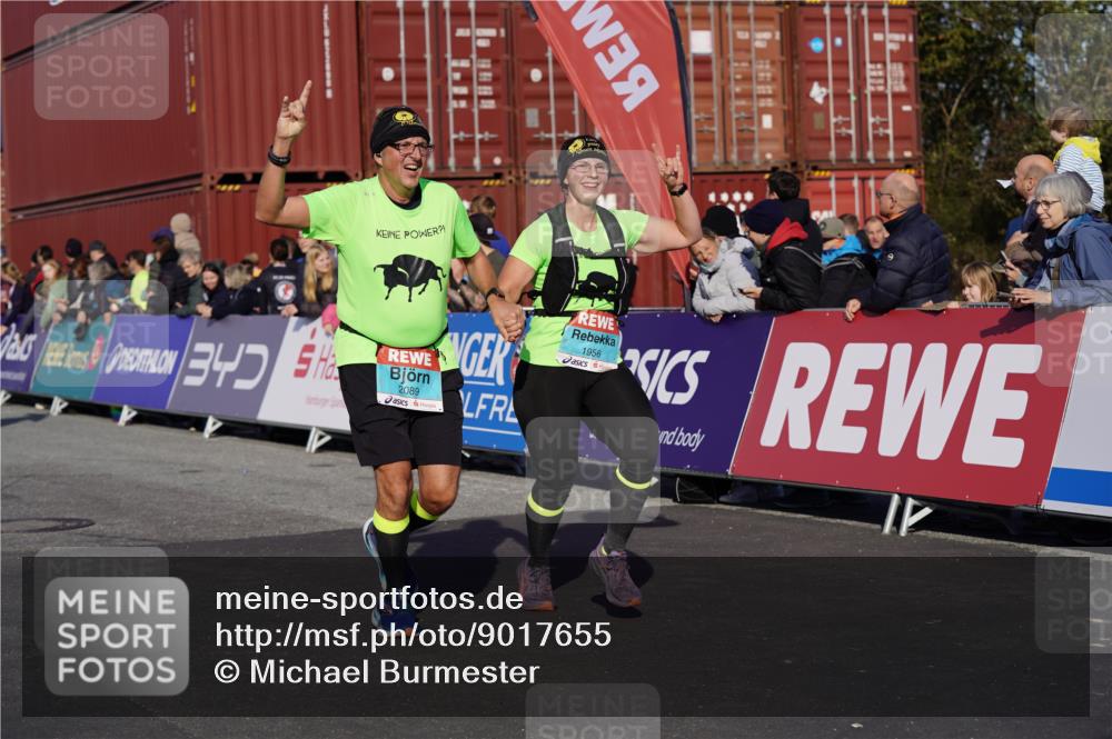 03.10.2025 - Köhlbrandbrückenlauf Michael Burmester http://msf.ph/oto/9017655 03.10.2025 10:17:06 Ziel 1031, 1807, 1809, 1956, 2089, 2974, 3281, 3557, 3765 meine-sportfotos.de