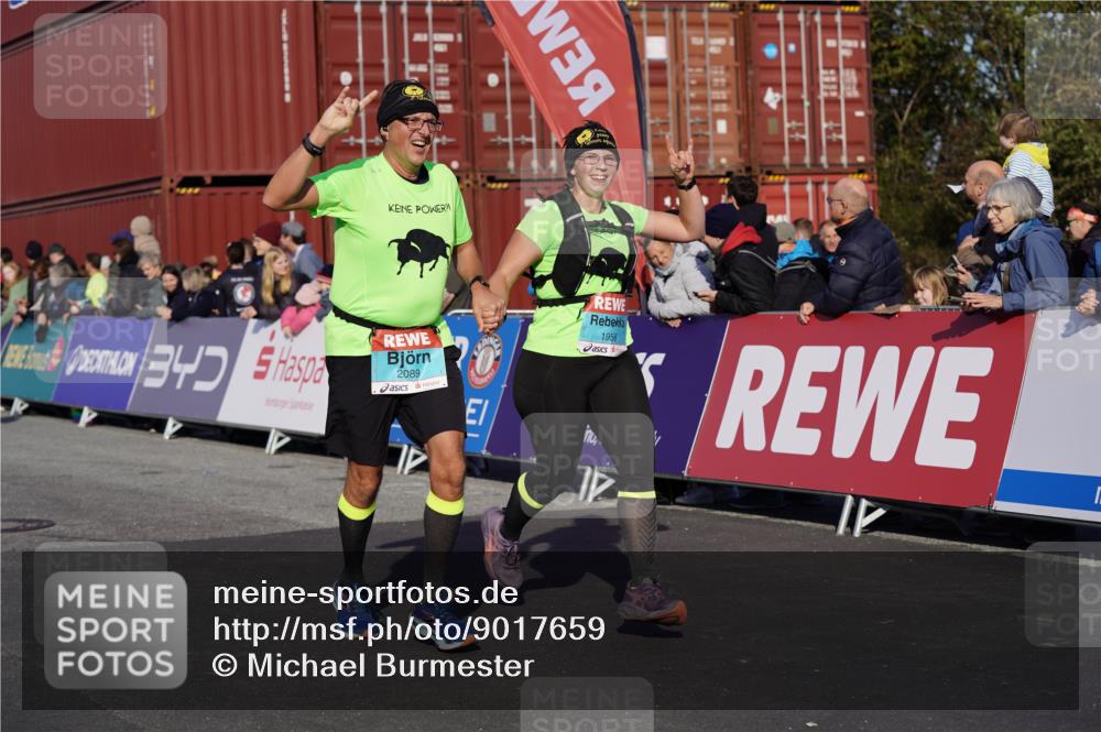 03.10.2025 - Köhlbrandbrückenlauf Michael Burmester http://msf.ph/oto/9017659 03.10.2025 10:17:06 Ziel 1031, 1807, 1809, 1956, 2089, 2974, 3281, 3557, 3765 meine-sportfotos.de