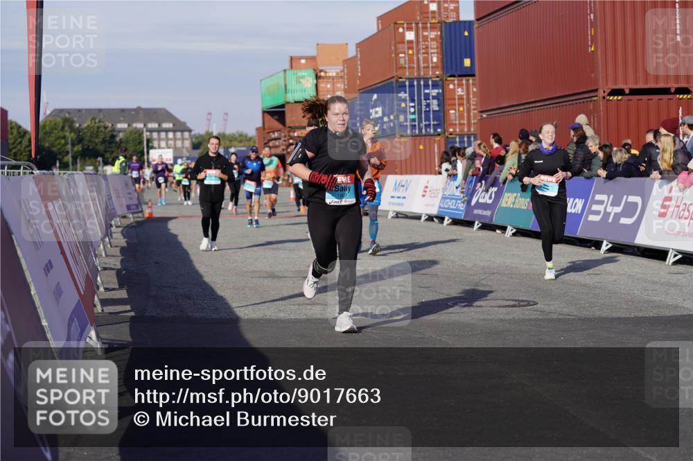 03.10.2025 - Köhlbrandbrückenlauf Michael Burmester http://msf.ph/oto/9017663 03.10.2025 10:17:08 Ziel 1031, 1283, 1573, 1807, 1956, 2089, 2974, 3281, 3557, 3765 meine-sportfotos.de