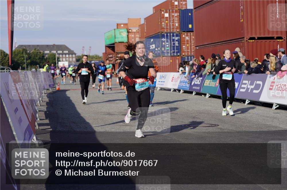 03.10.2025 - Köhlbrandbrückenlauf Michael Burmester http://msf.ph/oto/9017667 03.10.2025 10:17:08 Ziel 1031, 1283, 1573, 1807, 1956, 2089, 2974, 3281, 3557, 3765 meine-sportfotos.de