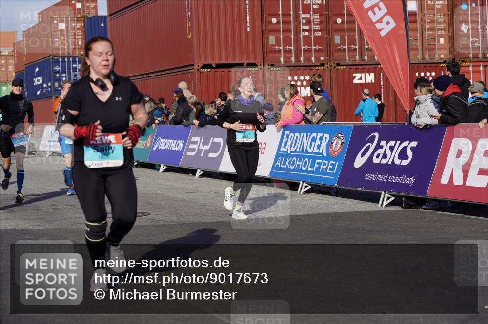 03.10.2025 - Köhlbrandbrückenlauf Michael Burmester http://msf.ph/oto/9017673 03.10.2025 10:17:09 Ziel 1031, 1283, 1573, 1807, 1835, 1850, 1956, 2089, 2974, 3281, 3557, 3765 meine-sportfotos.de