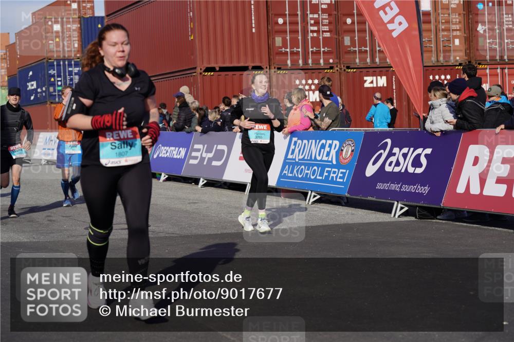 03.10.2025 - Köhlbrandbrückenlauf Michael Burmester http://msf.ph/oto/9017677 03.10.2025 10:17:09 Ziel 1031, 1283, 1573, 1807, 1835, 1850, 1956, 2089, 2974, 3281, 3557, 3765 meine-sportfotos.de