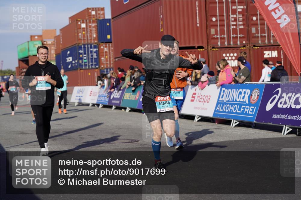 03.10.2025 - Köhlbrandbrückenlauf Michael Burmester http://msf.ph/oto/9017699 03.10.2025 10:17:11 Ziel 1031, 1283, 1573, 1794, 1807, 1835, 1850, 1956, 2089, 2974, 3281, 3557, 3765 meine-sportfotos.de