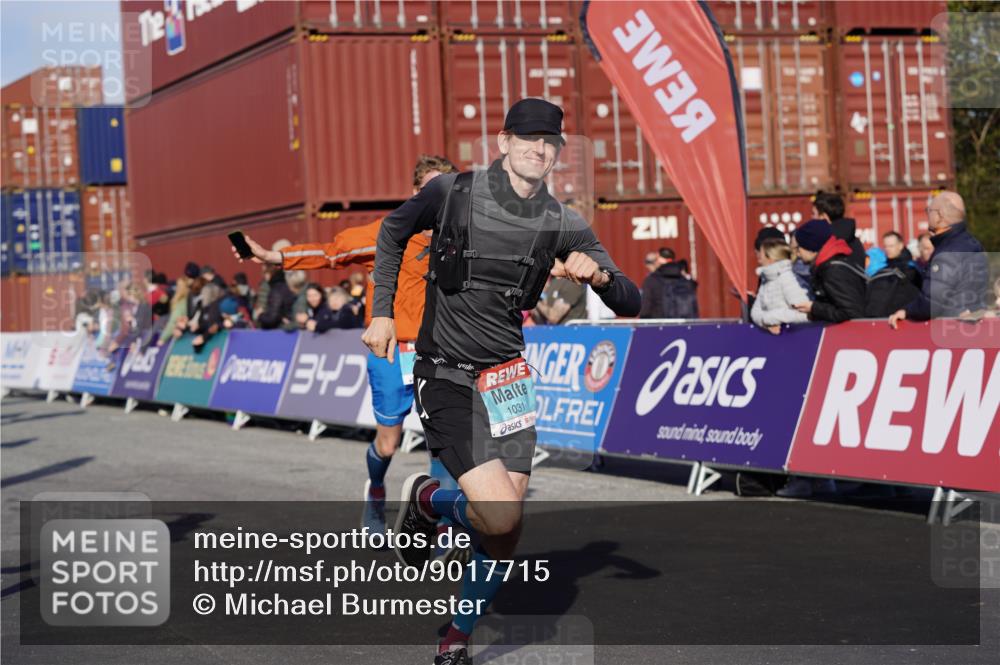 03.10.2025 - Köhlbrandbrückenlauf Michael Burmester http://msf.ph/oto/9017715 03.10.2025 10:17:11 Ziel 1031, 1283, 1573, 1794, 1807, 1835, 1850, 1956, 2089, 2974, 3281, 3557, 3765 meine-sportfotos.de
