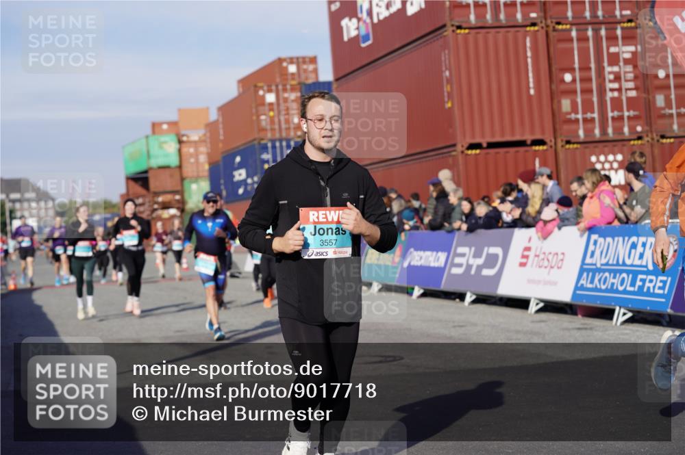 03.10.2025 - Köhlbrandbrückenlauf Michael Burmester http://msf.ph/oto/9017718 03.10.2025 10:17:12 Ziel 1031, 1283, 1573, 1794, 1807, 1835, 1850, 2974, 3281, 3557, 3765 meine-sportfotos.de