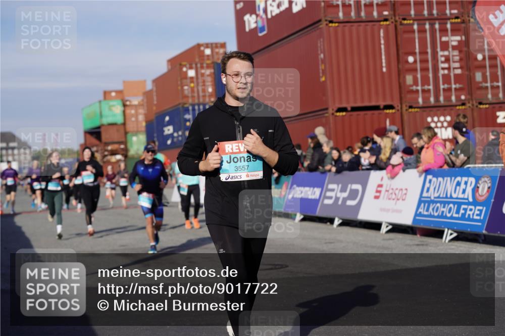 03.10.2025 - Köhlbrandbrückenlauf Michael Burmester http://msf.ph/oto/9017722 03.10.2025 10:17:12 Ziel 1031, 1283, 1573, 1794, 1807, 1835, 1850, 2974, 3281, 3557, 3765 meine-sportfotos.de
