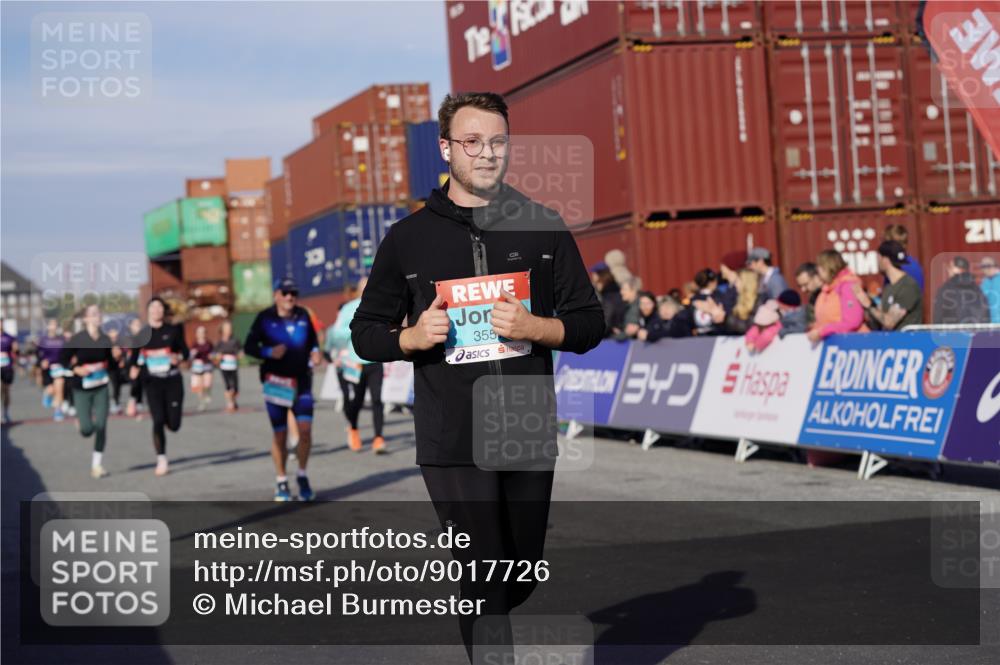 03.10.2025 - Köhlbrandbrückenlauf Michael Burmester http://msf.ph/oto/9017726 03.10.2025 10:17:12 Ziel 1031, 1283, 1573, 1794, 1807, 1835, 1850, 2974, 3281, 3557, 3765 meine-sportfotos.de