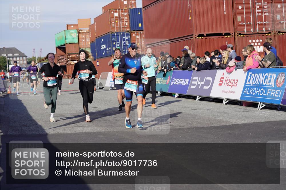 03.10.2025 - Köhlbrandbrückenlauf Michael Burmester http://msf.ph/oto/9017736 03.10.2025 10:17:14 Ziel 1031, 1283, 1573, 1794, 1835, 1850, 2242, 2269, 2789, 2974, 3191, 3252, 3281, 3557, 3642, 3765 meine-sportfotos.de