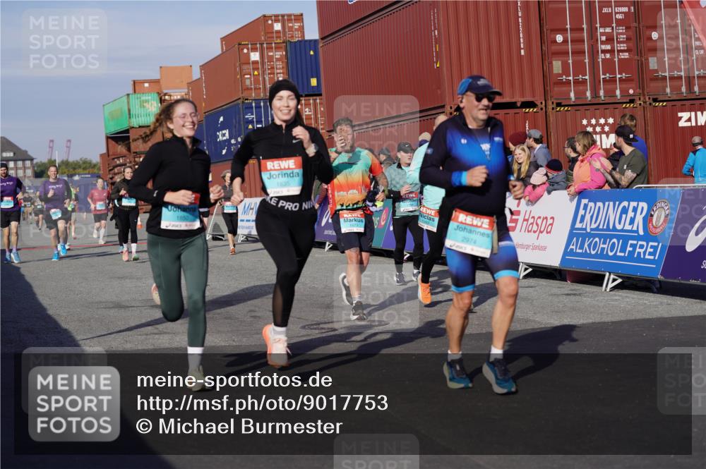 03.10.2025 - Köhlbrandbrückenlauf Michael Burmester http://msf.ph/oto/9017753 03.10.2025 10:17:15 Ziel 1031, 1283, 1481, 1573, 1794, 1835, 1850, 2242, 2269, 2789, 2974, 3191, 3252, 3281, 3557, 3642 meine-sportfotos.de