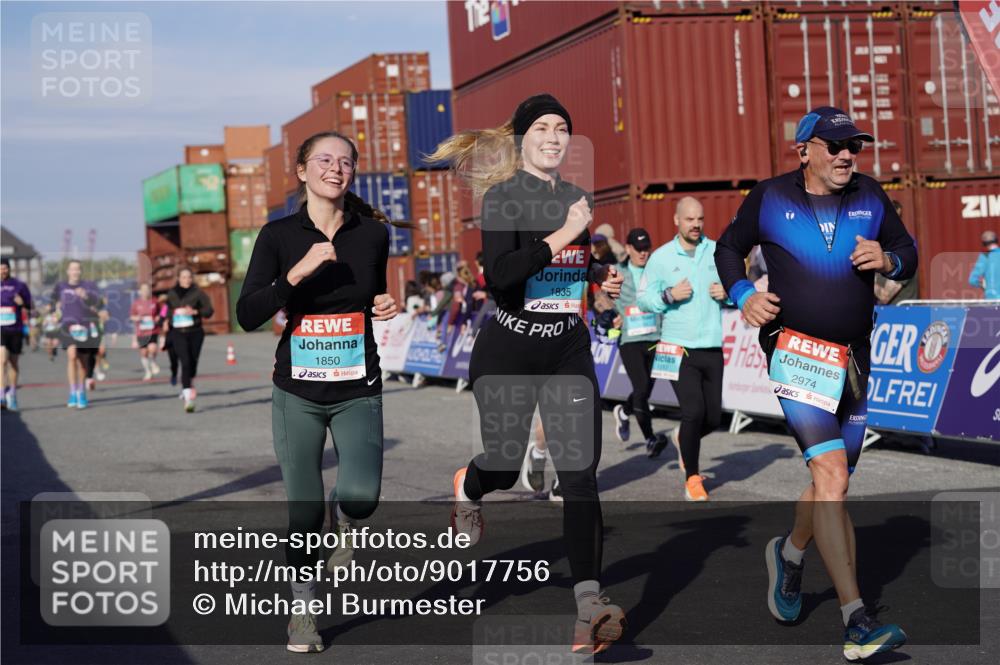 03.10.2025 - Köhlbrandbrückenlauf Michael Burmester http://msf.ph/oto/9017756 03.10.2025 10:17:15 Ziel 1031, 1283, 1481, 1573, 1794, 1835, 1850, 2242, 2269, 2789, 2974, 3191, 3252, 3281, 3557, 3642 meine-sportfotos.de