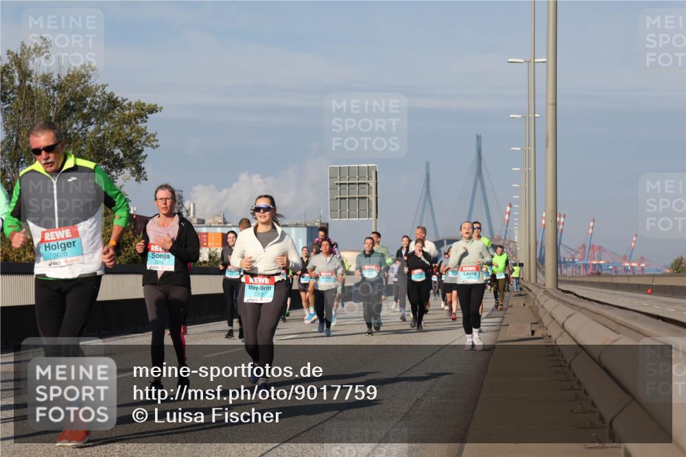 03.10.2025 - Köhlbrandbrückenlauf Luisa Fischer http://msf.ph/oto/9017759 03.10.2025 11:04:57 Position 3 3620, 2218, 2217 meine-sportfotos.de