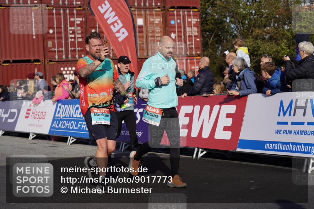 03.10.2025 - Köhlbrandbrückenlauf Michael Burmester http://msf.ph/oto/9017773 03.10.2025 10:17:17 Ziel 1283, 1481, 1573, 1794, 1835, 1850, 1883, 2242, 2269, 2789, 2974, 3191, 3252, 3265, 3642 meine-sportfotos.de
