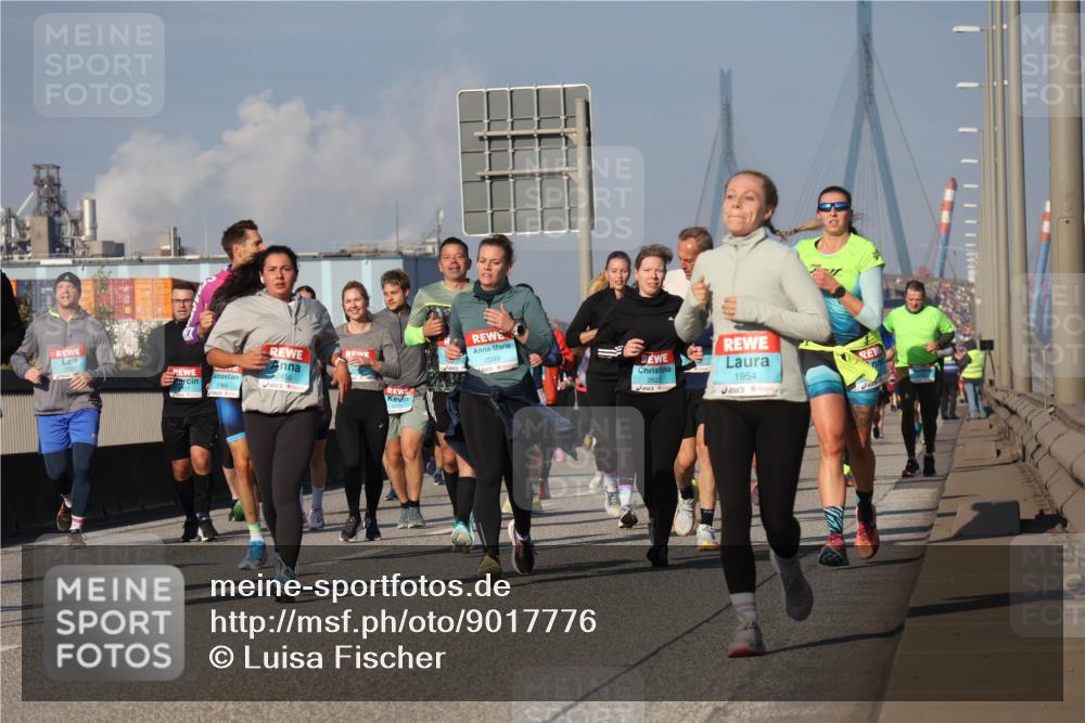 03.10.2025 - Köhlbrandbrückenlauf Luisa Fischer http://msf.ph/oto/9017776 03.10.2025 11:05:00 Position 3 2969, 2099, 2622, 1954 meine-sportfotos.de