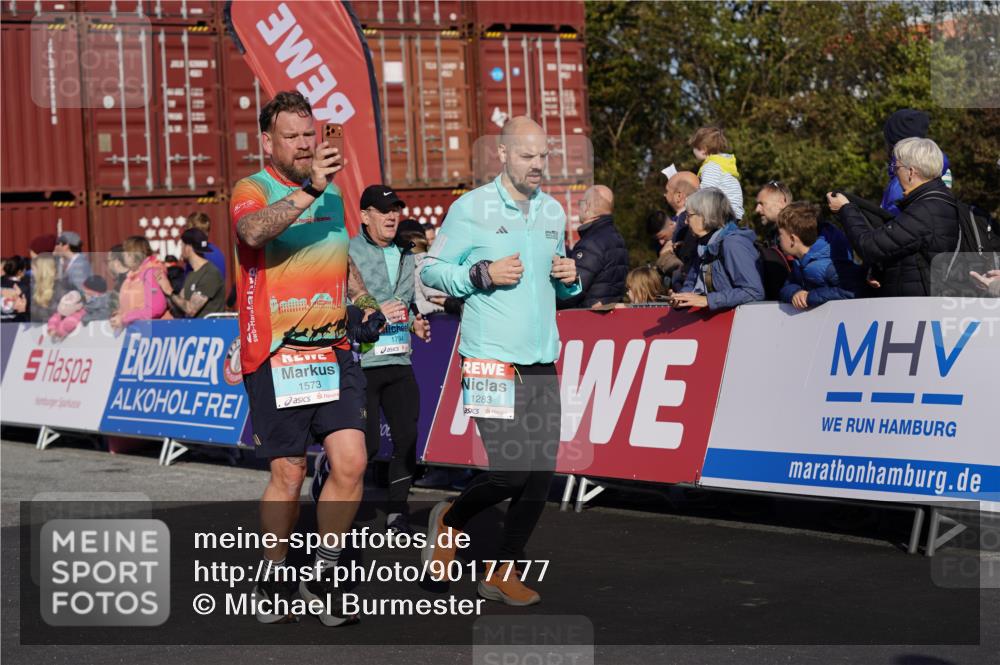 03.10.2025 - Köhlbrandbrückenlauf Michael Burmester http://msf.ph/oto/9017777 03.10.2025 10:17:17 Ziel 1283, 1481, 1573, 1794, 1835, 1850, 1883, 2242, 2269, 2789, 2974, 3191, 3252, 3265, 3642 meine-sportfotos.de