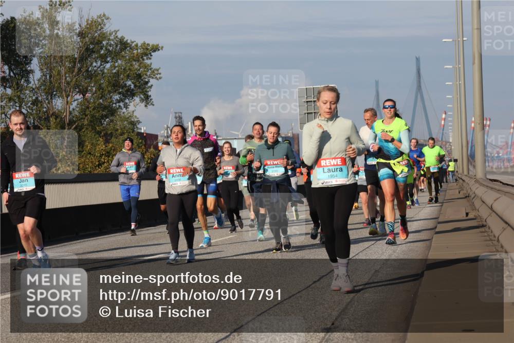03.10.2025 - Köhlbrandbrückenlauf Luisa Fischer http://msf.ph/oto/9017791 03.10.2025 11:05:02 Position 3 2016, 2099, 1954 meine-sportfotos.de