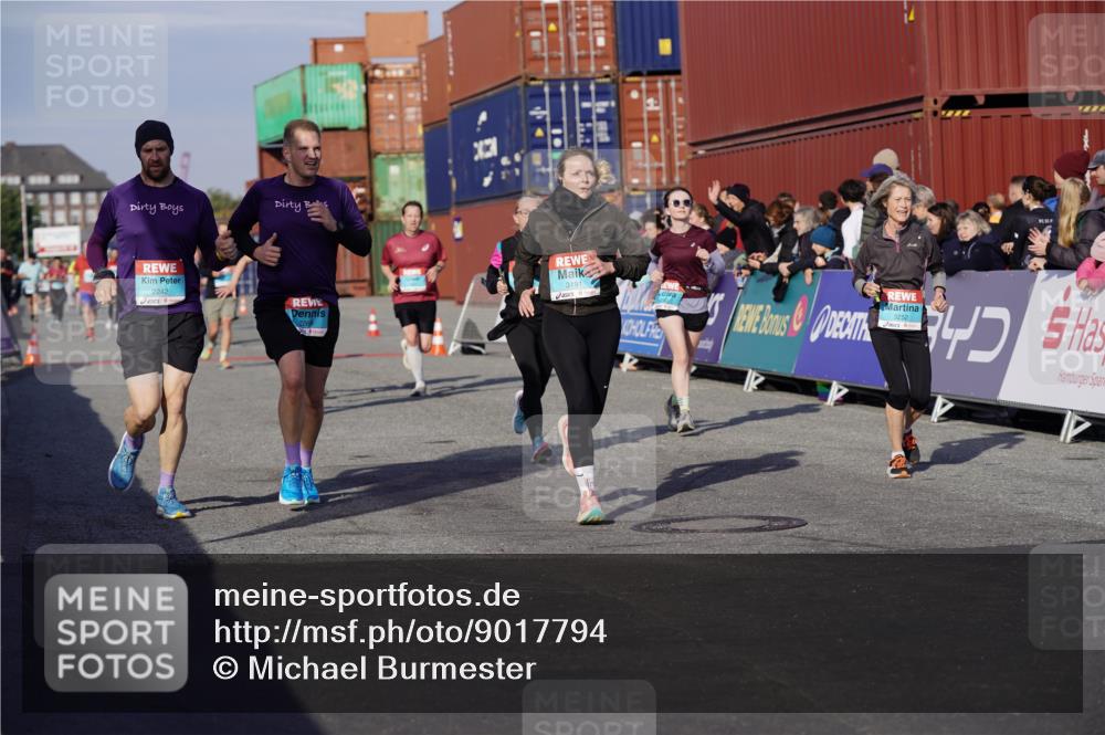 03.10.2025 - Köhlbrandbrückenlauf Michael Burmester http://msf.ph/oto/9017794 03.10.2025 10:17:19 Ziel 1283, 1481, 1573, 1794, 1835, 1850, 1883, 2242, 2269, 2577, 2789, 3191, 3252, 3265, 3642 meine-sportfotos.de
