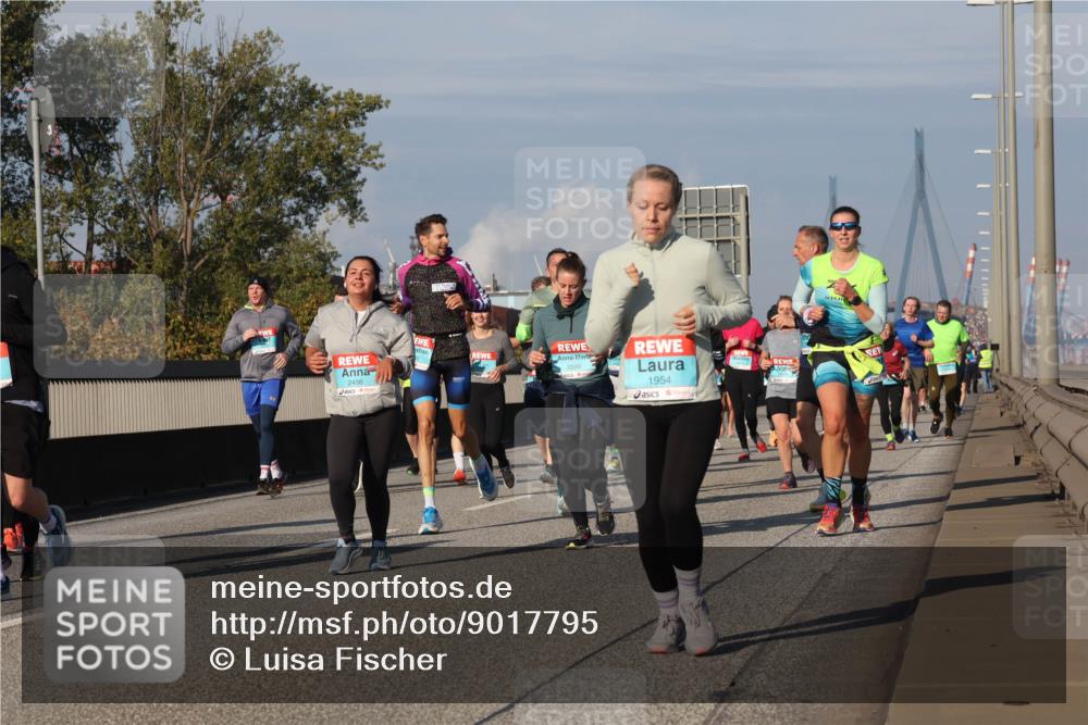 03.10.2025 - Köhlbrandbrückenlauf Luisa Fischer http://msf.ph/oto/9017795 03.10.2025 11:05:03 Position 3 2456, 2099, 1954 meine-sportfotos.de