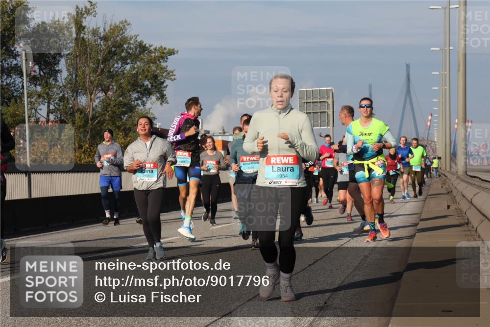 03.10.2025 - Köhlbrandbrückenlauf Luisa Fischer http://msf.ph/oto/9017796 03.10.2025 11:05:03 Position 3 2456, 2099, 1954 meine-sportfotos.de