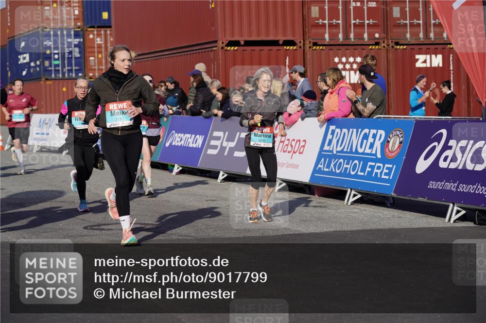 03.10.2025 - Köhlbrandbrückenlauf Michael Burmester http://msf.ph/oto/9017799 03.10.2025 10:17:20 Ziel 1283, 1481, 1573, 1794, 1835, 1850, 1883, 2242, 2269, 2577, 2789, 3191, 3252, 3265, 3642 meine-sportfotos.de