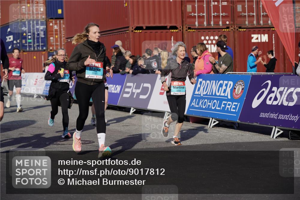 03.10.2025 - Köhlbrandbrückenlauf Michael Burmester http://msf.ph/oto/9017812 03.10.2025 10:17:20 Ziel 1283, 1481, 1573, 1794, 1835, 1850, 1883, 2242, 2269, 2577, 2789, 3191, 3252, 3265, 3642 meine-sportfotos.de