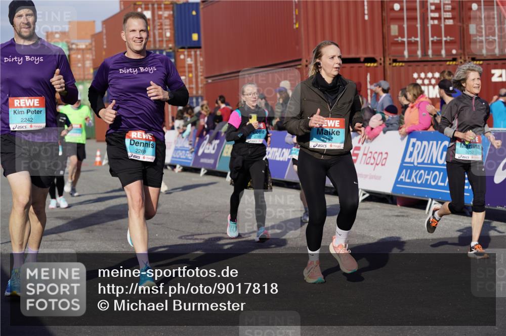 03.10.2025 - Köhlbrandbrückenlauf Michael Burmester http://msf.ph/oto/9017818 03.10.2025 10:17:21 Ziel 1481, 1794, 1835, 1850, 1883, 2242, 2269, 2577, 2789, 3191, 3252, 3265, 3642 meine-sportfotos.de