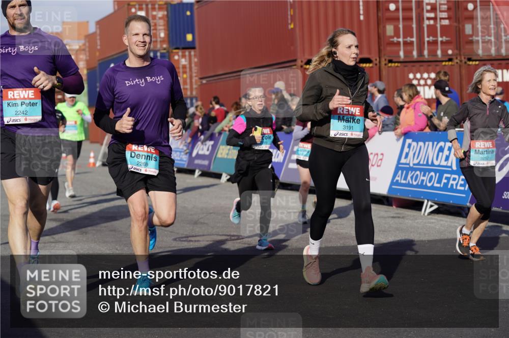 03.10.2025 - Köhlbrandbrückenlauf Michael Burmester http://msf.ph/oto/9017821 03.10.2025 10:17:21 Ziel 1481, 1794, 1835, 1850, 1883, 2242, 2269, 2577, 2789, 3191, 3252, 3265, 3642 meine-sportfotos.de