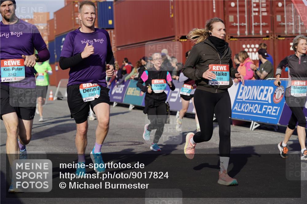 03.10.2025 - Köhlbrandbrückenlauf Michael Burmester http://msf.ph/oto/9017824 03.10.2025 10:17:21 Ziel 1481, 1794, 1835, 1850, 1883, 2242, 2269, 2577, 2789, 3191, 3252, 3265, 3642 meine-sportfotos.de