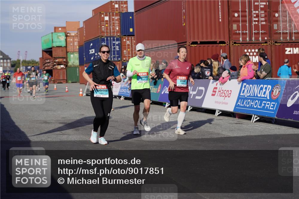 03.10.2025 - Köhlbrandbrückenlauf Michael Burmester http://msf.ph/oto/9017851 03.10.2025 10:17:23 Ziel 1481, 1794, 1883, 2172, 2242, 2269, 2577, 2789, 3191, 3252, 3265, 3642 meine-sportfotos.de