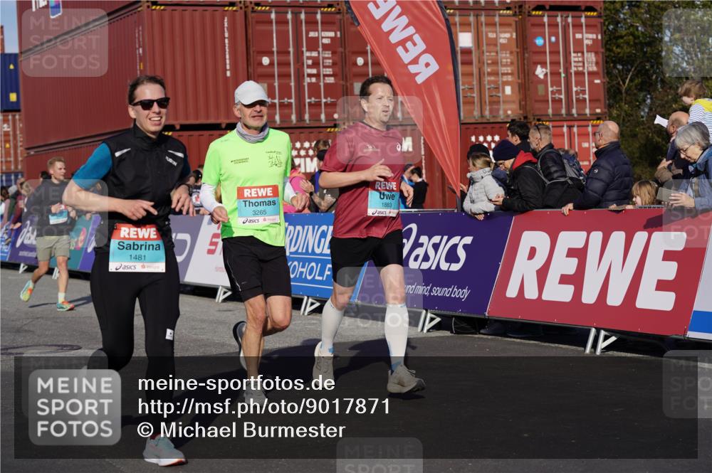 03.10.2025 - Köhlbrandbrückenlauf Michael Burmester http://msf.ph/oto/9017871 03.10.2025 10:17:24 Ziel 1481, 1883, 2172, 2242, 2269, 2577, 2789, 3191, 3252, 3265, 3642 meine-sportfotos.de