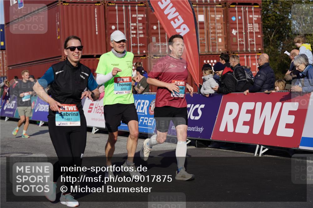 03.10.2025 - Köhlbrandbrückenlauf Michael Burmester http://msf.ph/oto/9017875 03.10.2025 10:17:25 Ziel 1481, 1792, 1883, 2172, 2242, 2269, 2577, 2789, 3172, 3191, 3252, 3265, 3642 meine-sportfotos.de